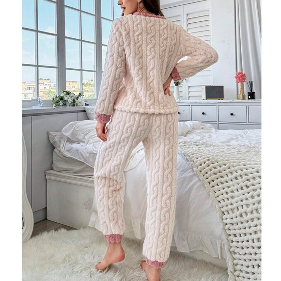 Cozy Teddy Textured Color Block Pajamas Lounge Set - Picture 11 of 13